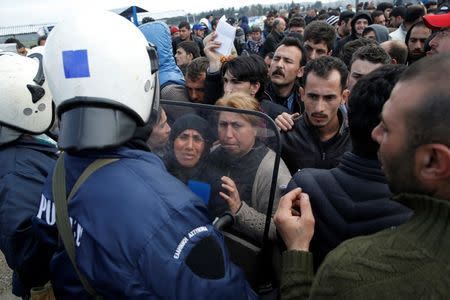 Migrants argue with police near the Greek-Macedonian border, near the village of Idomeni, Greece March 2, 2016. REUTERS/Marko Djurica