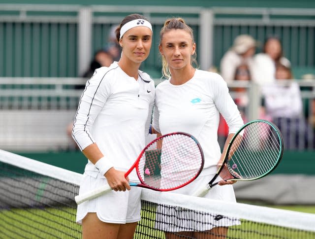 Anhelina Kalinina (left) and Lesia Tsurenko (right) before the match 