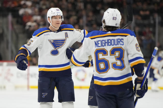 Jake Neighbours scores 2 goals as St. Louis Blues beat Chicago