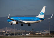 La neerlandesa KLM Royal Dutch completó 91 vuelos en Europa el 12 de mayo, la quinta compañía que más, pero aun así supone un 88% menos de operaciones que el mismo día de 2019. (Foto: Getty Images).