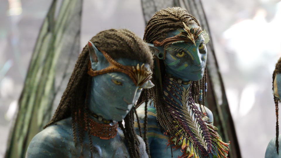 Jamie Flatters (left) plays Sully son Neteyam in Avatar: The Way of Water. (20th Century Studios)