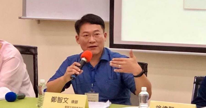 鄭智文原是彰化地檢署民生與食安環保小組檢察官，偵破過塑化劑、混油和瘦肉精等案件，轉任律師後仍十分關注食安、環保議題。（圖／擷取鄭智文自臉書）