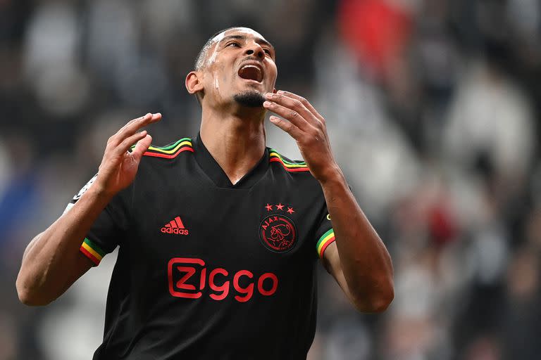 El marfileño Sébastien Haller cumplió una formidable campaña en Ajax antes de ser transferido hace unas semanas al Dortmund