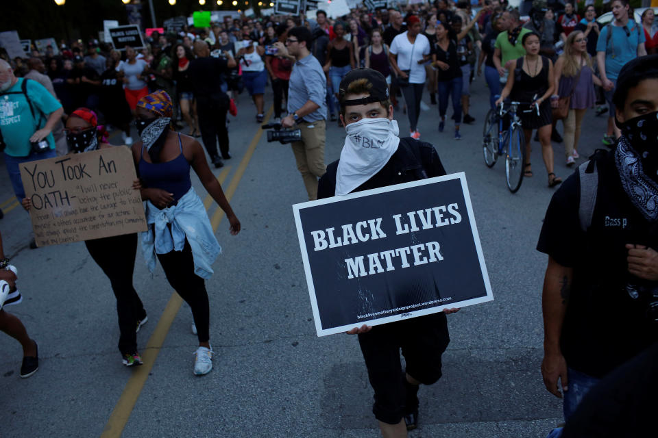 <p>People march the day after the not guilty verdict in the murder trial of Jason Stockley, a former St. Louis police officer, charged with the 2011 shooting of Anthony Lamar Smith, who was black, in St. Louis, Mo., Sept. 16, 2017. (Photo: Joshua Lott/Reuters) </p>