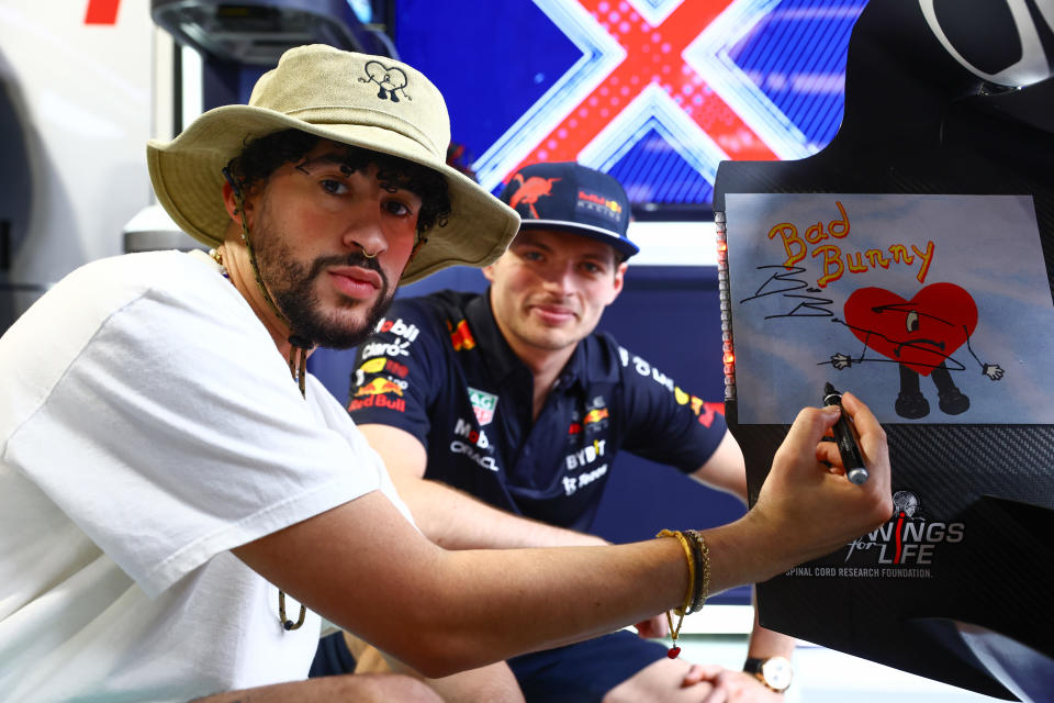 Bad Bunny y Max Verstappen | Foto: Mark Thompson/Getty Images