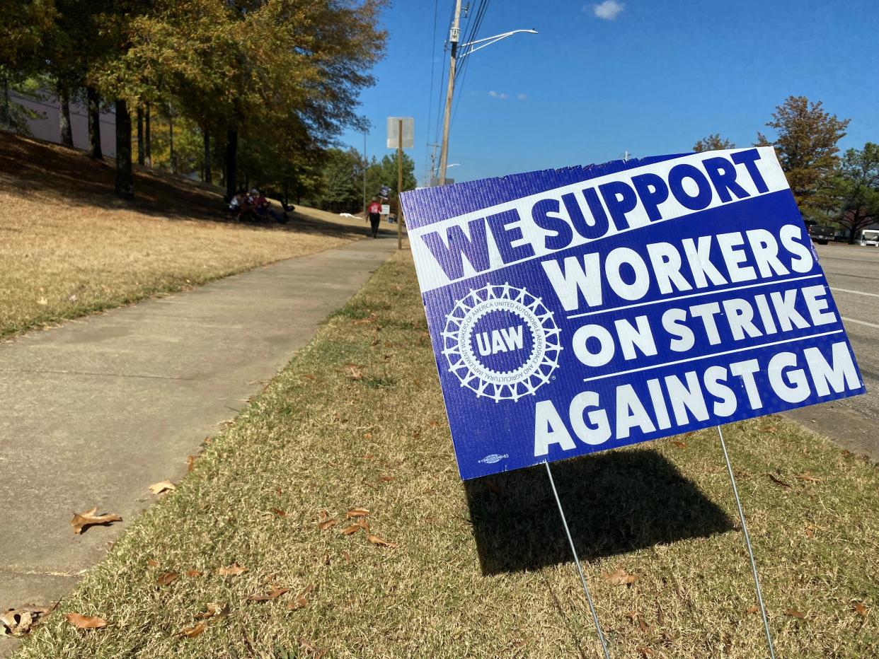 United Auto Workers (UAW) remain on strike outside of the General Motors AC Delco Distribution Center at 5115 Pleasant Hill Rd in Memphis on Wednesday, Oct. 25. The UAW and the Big Three auto manufacturers have been in a contract dispute since September.