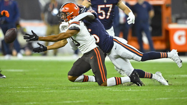 Fields throws 3 TD passes in half, Bears edge Browns 21-20