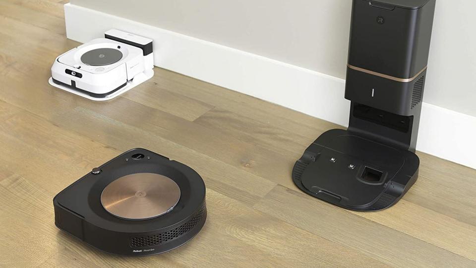 Not only is this robot vacuum self-controlled, it also can dispose of dirt itself.