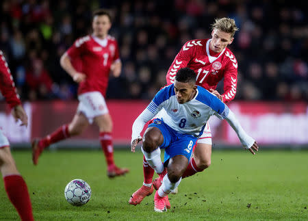 Soccer - International Friendly - Denmark vs Panama - Broendby stadium, Copenhagen, Denmark - March 22, 2018. Denmark's Jens Stryger Larsen and Panama's Edgar Barcenas are seen in action. Ritzau Scanpix/Liselotte Sabroe via REUTERS