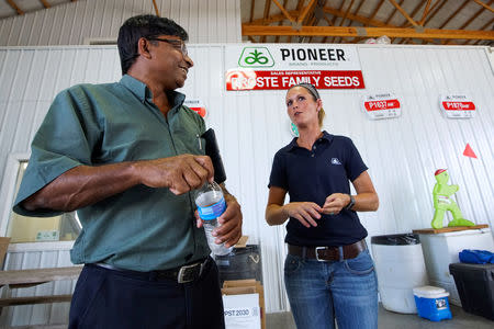 Members of Illinois Soybean Growers Association and a trade group of grain buyers from Sri Lanka chat at the Pioneer-DuPont Seed facility in Addieville, Illinois U.S., September 19, 2018. Picture taken September 19, 2018. REUTERS/Lawrence Bryant