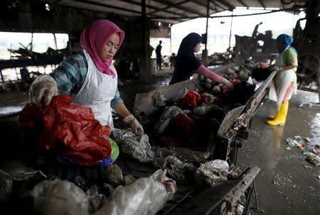 Plastic is recycled at a waste treatment facility at Bantar Gebang landfill in Bekasi, West Java province, Indonesia March 2, 2016. REUTERS/Darren Whiteside