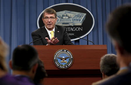 U.S. Defense Secretary Ash Carter speaks at a news conference at the Pentagon in Washington May 7, 2015. REUTERS/Yuri Gripas