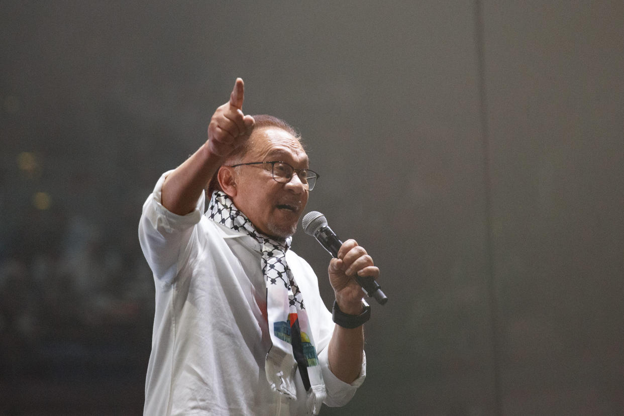 Anwar Ibrahim at a pro-Palestinian rally in Kuala Lumpur. (Photo: Samsul Said/Bloombberg)