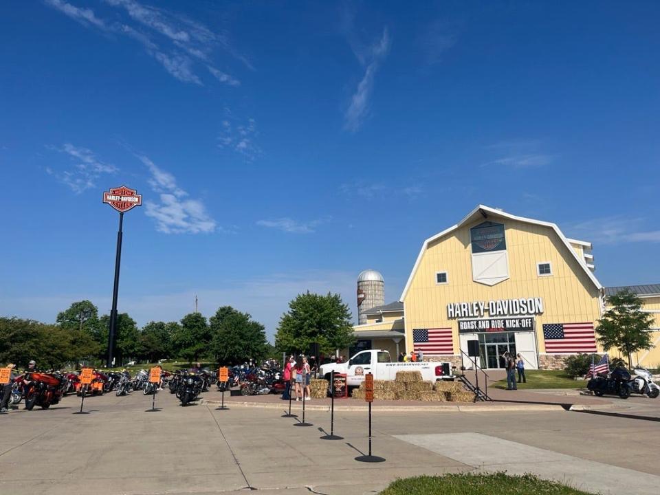 Presidential candidates are set to join U.S. Sen. Joni Ernst on a motorcycle ride to the Iowa State Fairgrounds for her annual Roast & Ride event.