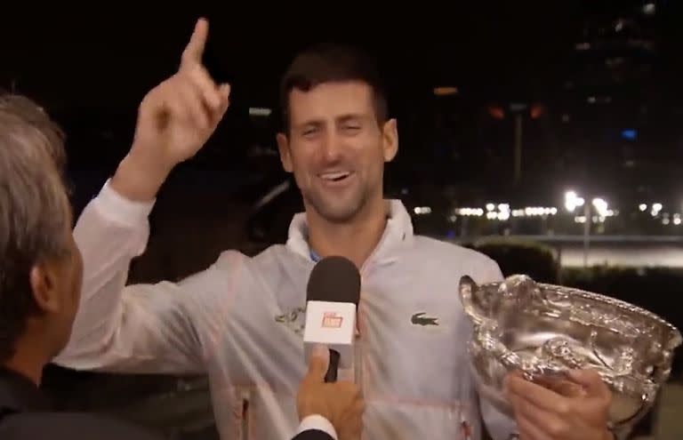 Novak Djokovic se divierte cantando el tema mundialista &quot;Muchachos&quot;, que identificó a Argentina en Qatar 2022