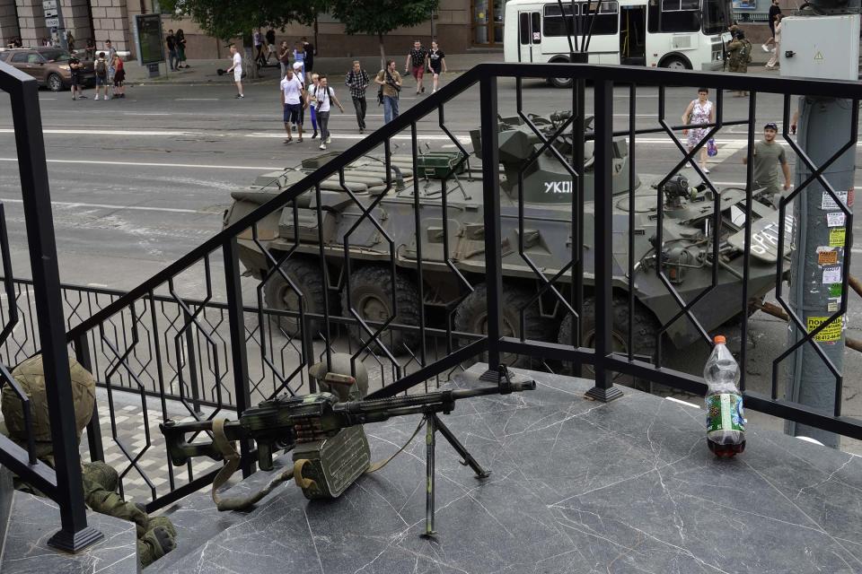 2023年6月24日，俄羅斯頓河畔羅斯托夫，裝甲車和瓦格納組織成員在街道上。圖：Anadolu Agency via Getty Images