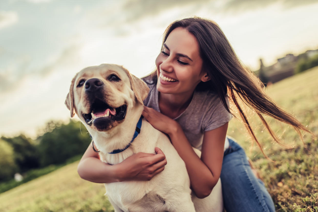 Die Nähe zu Hunden tut gut – nicht nur älteren Besitzern. (Bild: Getty Images)