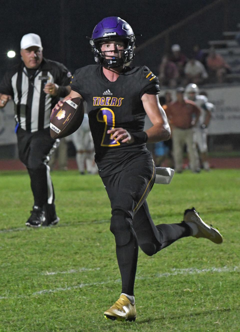 Benton's Gray Walters looks for a receiver down field against Northwood Thursday.