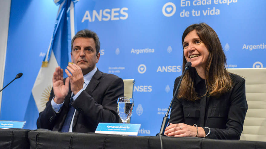 Junto al ministro Massa, la titular de Anses, Fernanda Raverta, anunció un programa de crédito a tasa subsidiada destinado a los jubilados