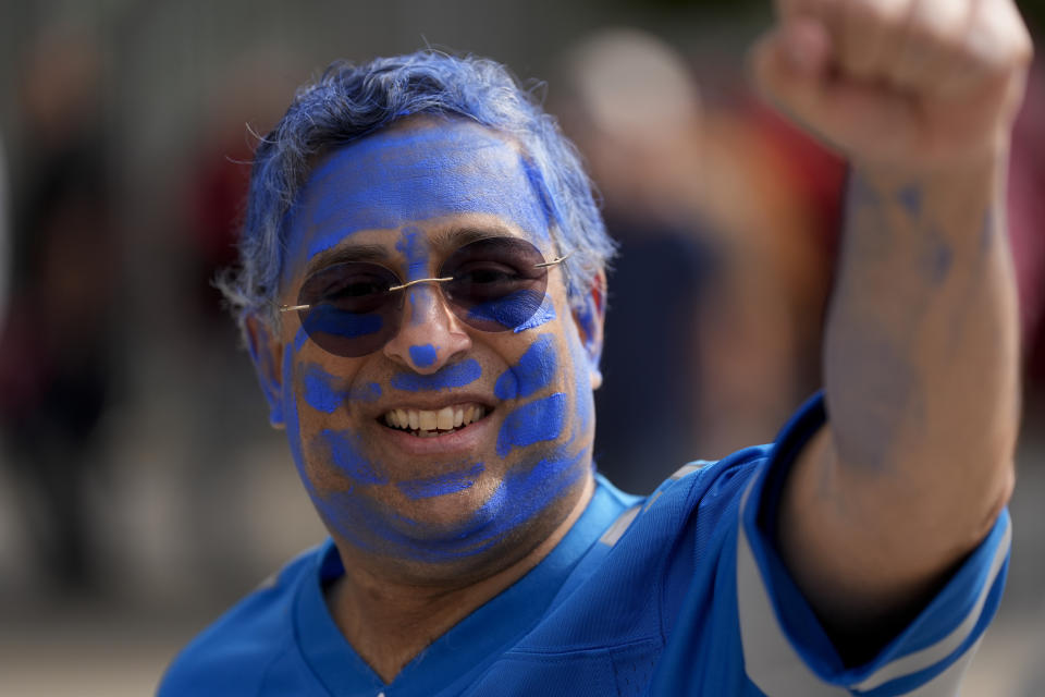 A fan arrives before the NFC Championship NFL football game between the San Francisco 49ers and the Detroit Lions in Santa Clara, Calif., Sunday, Jan. 28, 2024. (AP Photo/David J. Phillip)