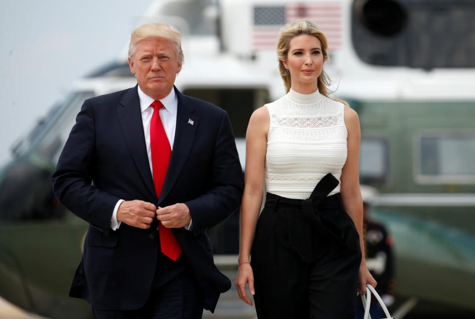 El presidente Donald Trump y su hija Ivanka Trump en la Base Andrews, en Maryland. (Reuters)