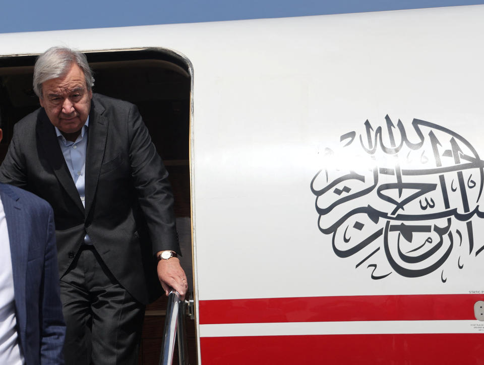 Antonio Guterres ist am Al Arish Flughafen angekommen. (Bild: REUTERS/Amr Abdallah Dalsh)