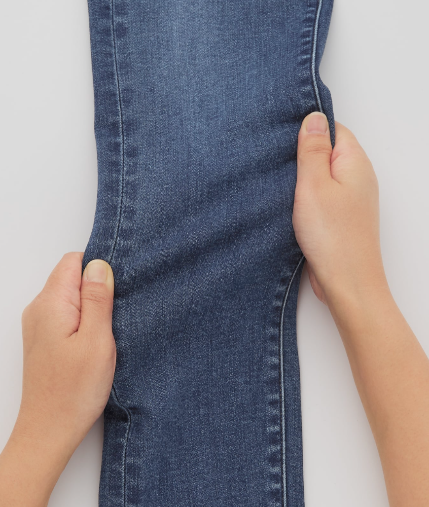 A demonstration of the give in the Uniqlo Women’s HEATTECH Extra Stretch High Rise Jeans