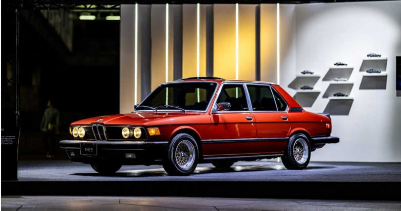 BMW在1972年登場的首款5系列，奠定品牌中大型豪華房車地位，去年推出520i以後，今年將再引進530i動力車型。（圖／汎德提供）