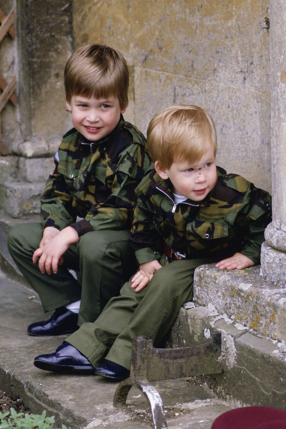 <p>Prince Harry and Prince William dressed in army uniforms as toddlers on the steps of Highgrove House.</p>