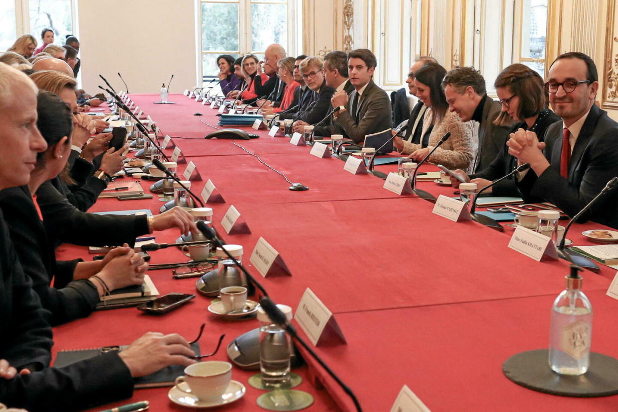 Le gouvernement de Gabriel Attal lors d'un séminaire de travail à Matignon, le 10 février.  - Credit:Stephane LEMOUTON-POOL/SIPA / SIPA / Stephane LEMOUTON-POOL/SIPA