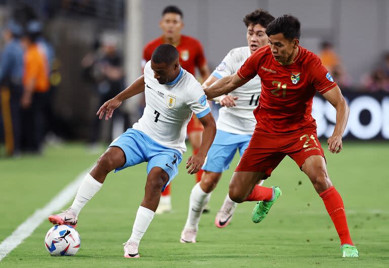 Nicolás De la Cruz, titular en Uruguay: con sus asistencias marcó el rumbo en la goleada de la Celeste en el estadio MetLife, de Nueva Jersey