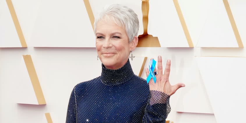 why so many celebrities wore a blue ribbon at last night's oscars