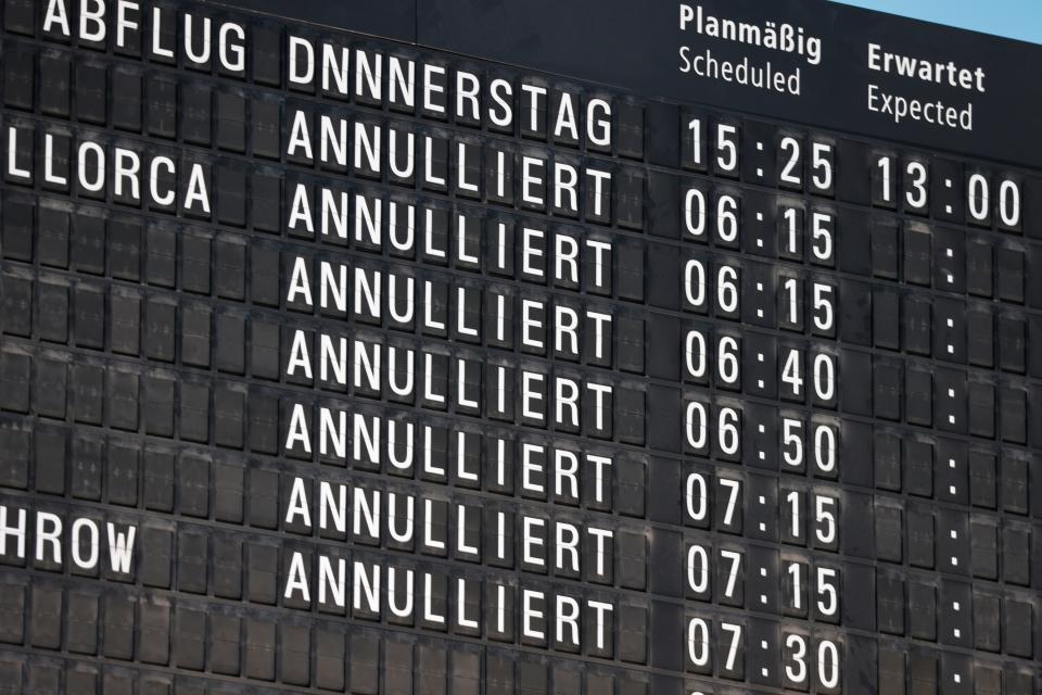 Wegen des Pilotenstreiks bei Eurowings fallen kommende Woche fast die Hälfte der Flüge aus. (Symbolbild) - Copyright: Thomas Banneyer/dpa