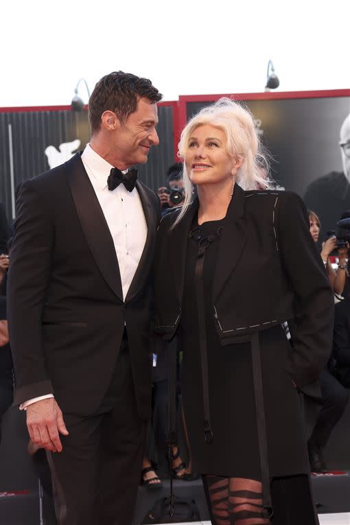 休傑克曼（Hugh Jackman）和大他13歲的黛博拉李（Deborra-Lee）1996年結婚，沒想到今年9月宣告結束27年的婚姻。（圖／資料室）