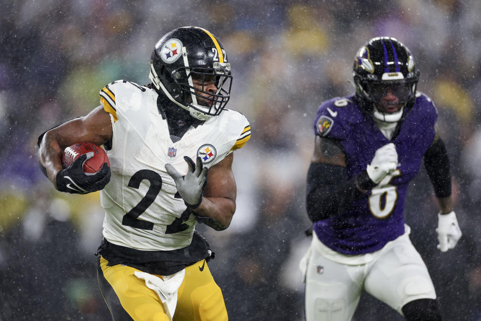 BALTIMORE, MARYLAND – JANUARY 06: Najee Harris #22 of the Pittsburgh Steelers runs the ball up the field in the second quarter of a game against the Baltimore Ravens at M&T Bank Stadium on January 06, 2024 in Baltimore, Maryland. (Photo by Patrick Smith/Getty Images)