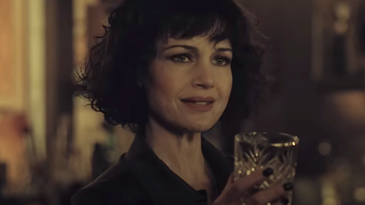  Carla Gugino in The Fall of the House of Usher. 