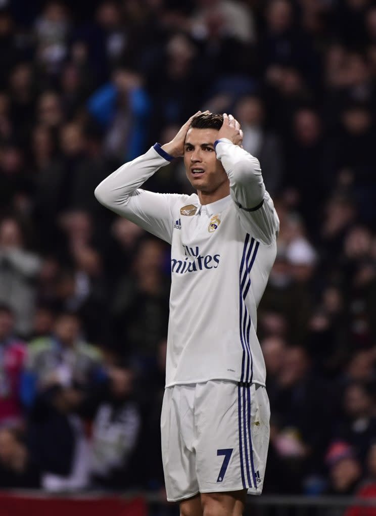 El futbolista fue grabado a la salida del estadio tras el partido de la Liga contra Las Palmas. (Photo : AFP)