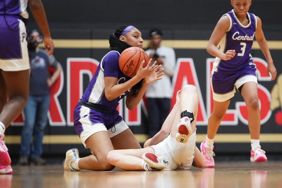 Pickerington Central freshman Zoe Coleman comes up with a steal during a Division I regional semifinal against Olentangy Liberty. Coleman has been a key defensive player during the Tigers' postseason run.