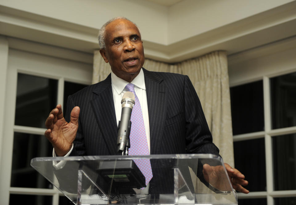 Baseball Hall of Famer Frank Robinson dies at 83. (AP)