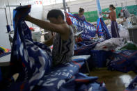 <p>Workers make flags for U.S. President Donald Trump’s “Keep America Great!” 2020 re-election campaign at Jiahao flag factory in Fuyang, Anhui province, China July 24, 2018. (Photo: Aly Song/Reuters) </p>