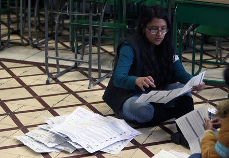 Electoral workers count ballots after a referendum on whether to prevent unlimited presidential re-election, in Quito, Ecuador February 4, 2018. REUTERS/Daniel Tapia NO RESALES. NO ARCHIVES.