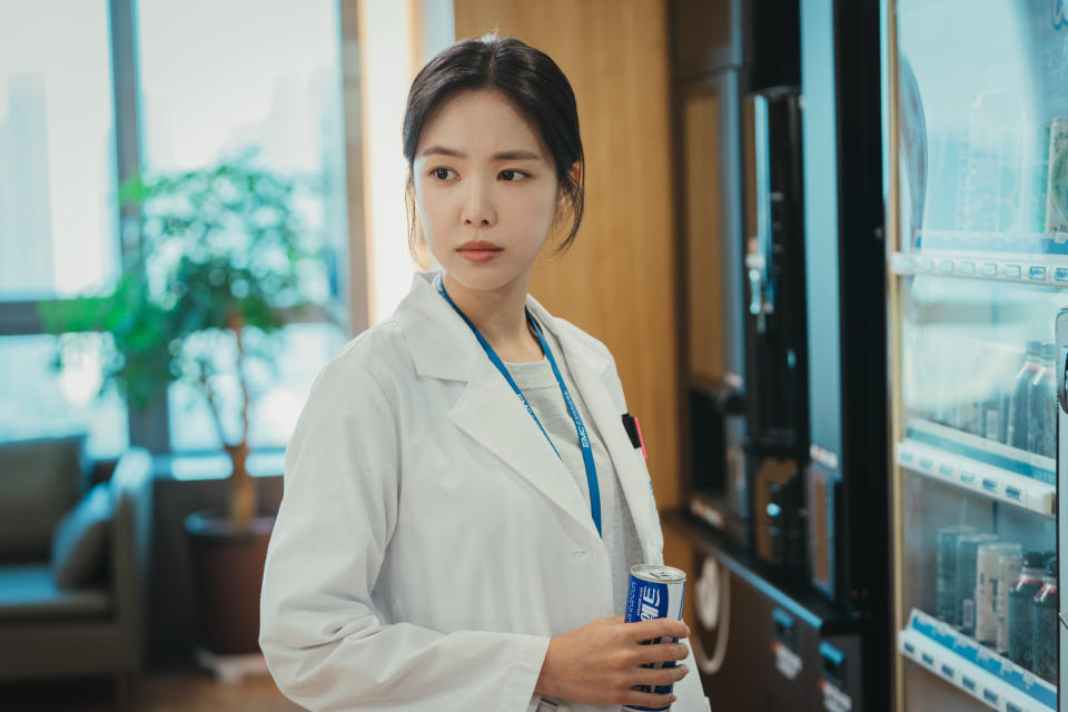 Son Na-eun as Oh Soo-jeong in Ghost Doctor. (Photo: Viu)