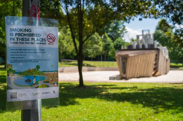 Signage, posters and banners have been put up in public parks and gardens, as well as Park Connectors to remind visitors about the smoking prohibition. (PHOTO: NParks)