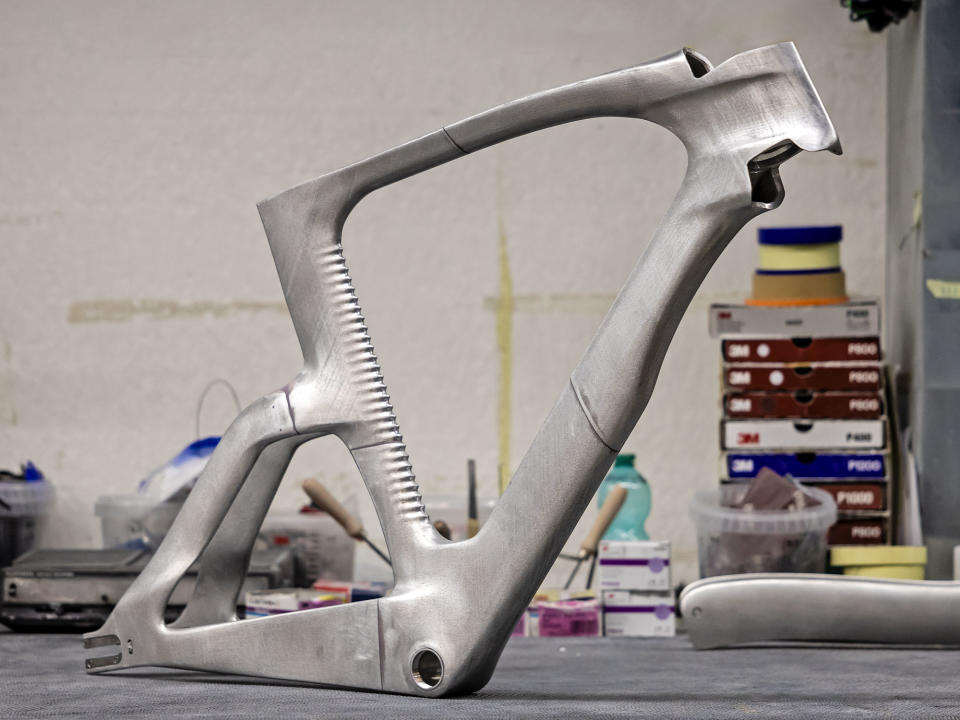 Pinarello Bolide F HR 3D track bike, 3d-printed scalmalloy alloy, 5-piece bonded detail