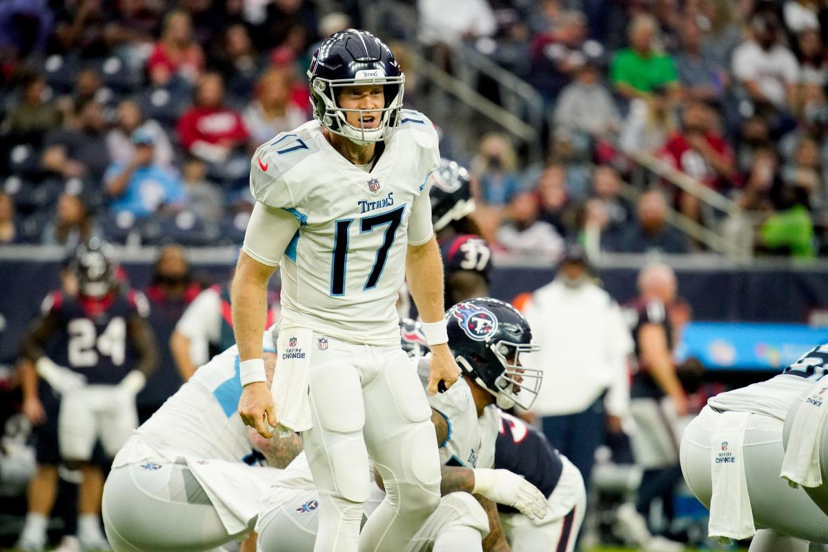 WATCH: Tannehill Sacked on Third Down to End Titans' First Drive