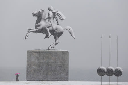 Snow covers the statue of Alexander the Great at the seaside promenade of Thessaloniki, Greece, January 4, 2019. REUTERS/Alexandros Avramidis