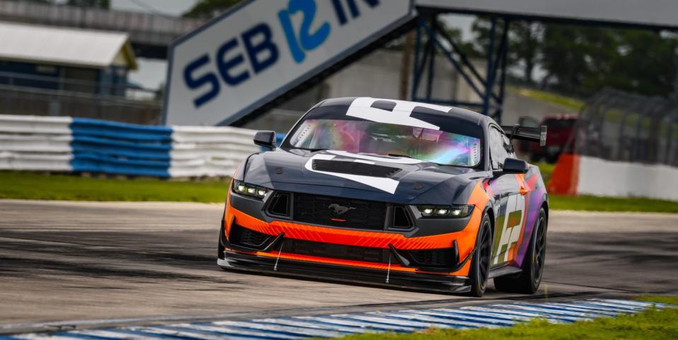 2024 ford mustang gt4