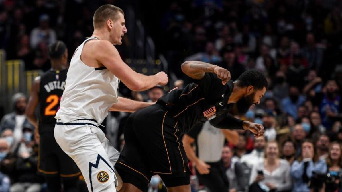 Jimmy Butler tries to wear jersey with no name, referees make him change -  NBC Sports