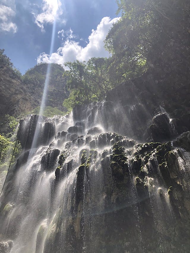 cascadas del parque Grutas de Tolantongo. Foto: Wikimedia Commons