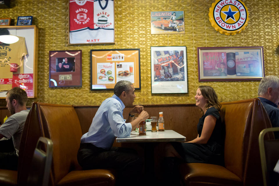 <p>26. Juni 2014: Präsident Obama isst mit Rebekah Erler in Minneapolis zu Mittag. Ehrler, damals 36, eine arbeitende Mutter von zwei Vorschulkindern, hatte dem Präsidenten einen Brief über ihre wirtschaftlichen Schwierigkeiten geschrieben. </p>